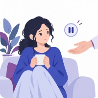 Mujer sintiendo culpa al descansar o pedir ayuda